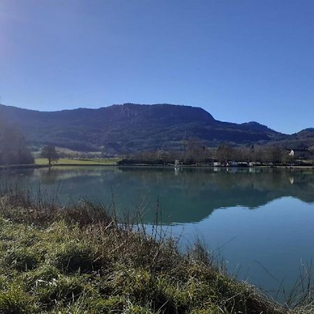Au Doux Clocher Pieusse Dış mekan fotoğraf