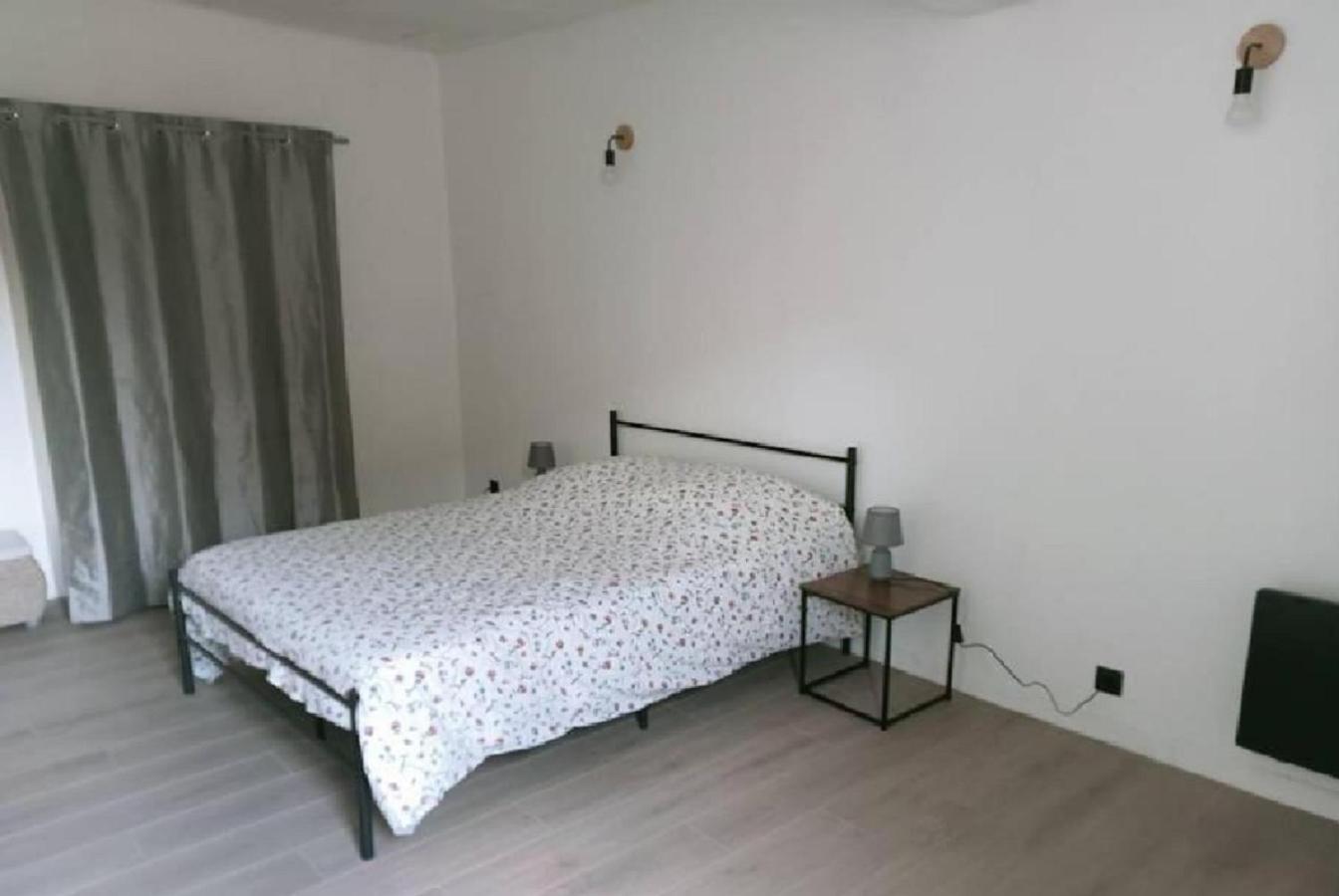 Au Doux Clocher Pieusse Dış mekan fotoğraf